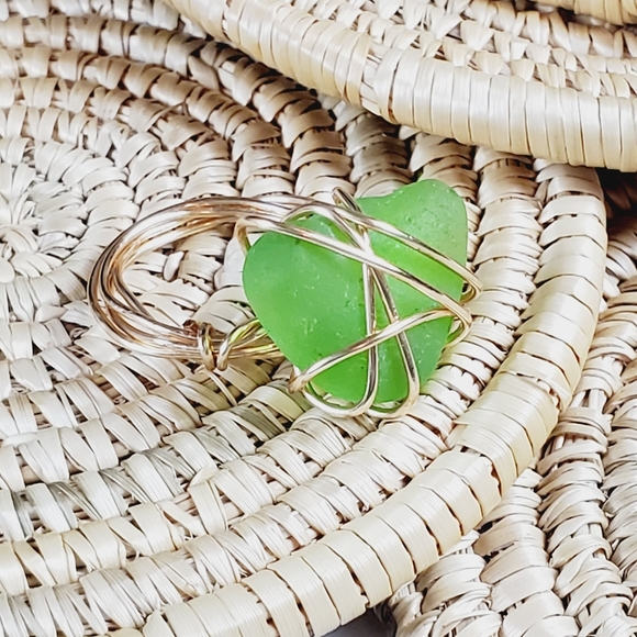Genuine seaglass ring. Gold tone & green glass - Picture 9 of 9